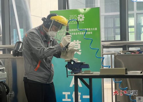 江西九江科技中等专业学校工程管理系汽车专业教师在第八届全国职业院校汽车专业教师能力大赛中勇夺铜牌